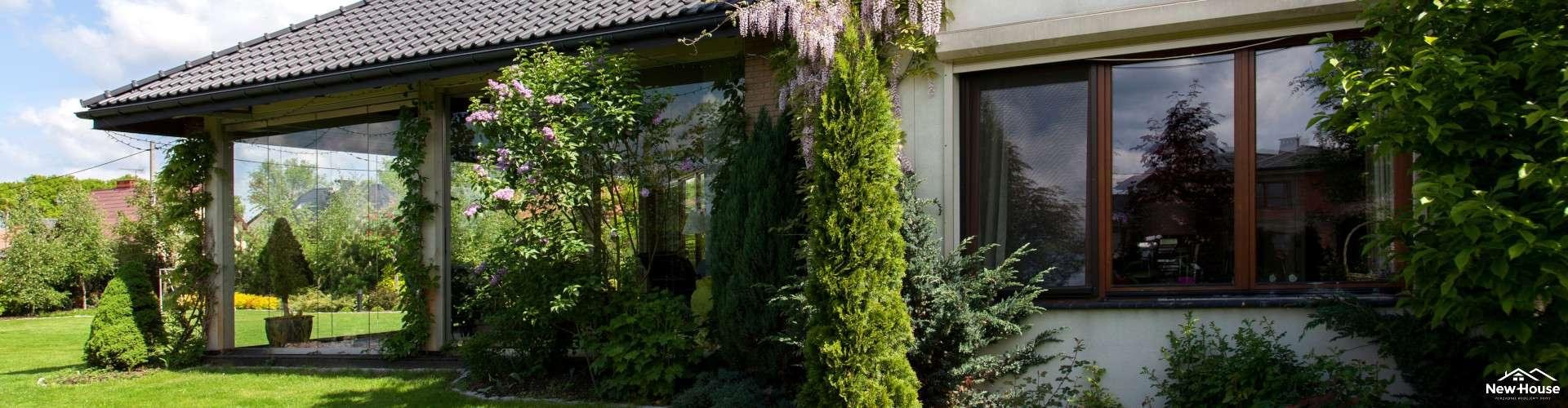 Czym charakteryzują się domy w stylu modernistycznym?