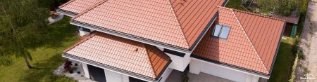 Zalety zastosowania dachówki ceramicznej na dachu