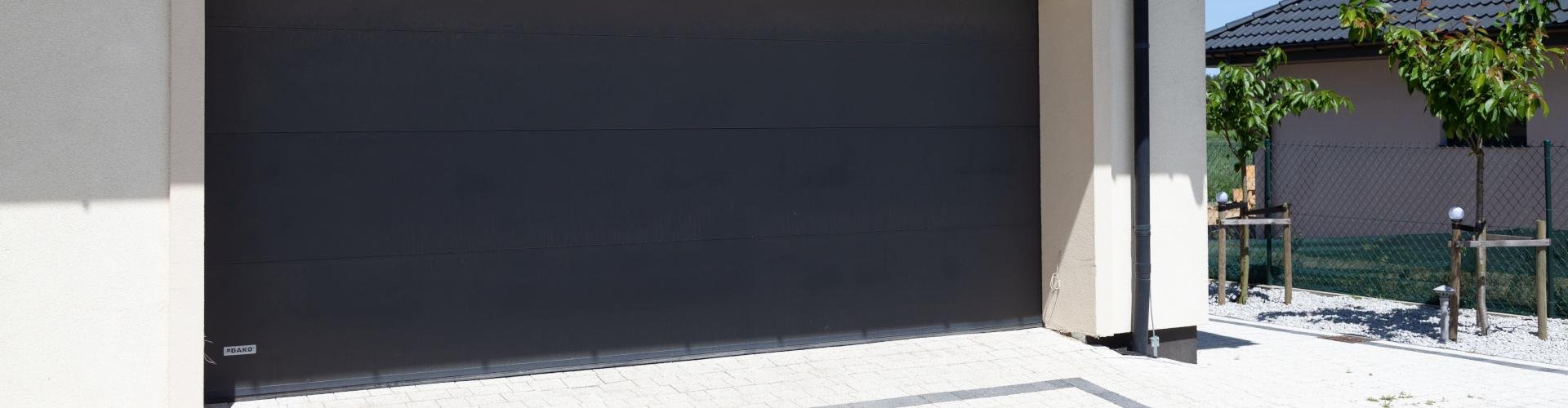 Garaż z płyt betonowych – jakie korzyści oferuje to rozwiązanie?