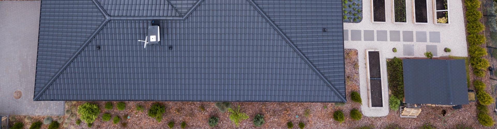 Co wybrać: dachówka ceramiczna, betonowa czy blachodachówka?