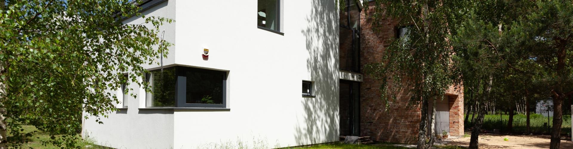 Płyta warstwowa i jej zastosowanie w budownictwie z New-House