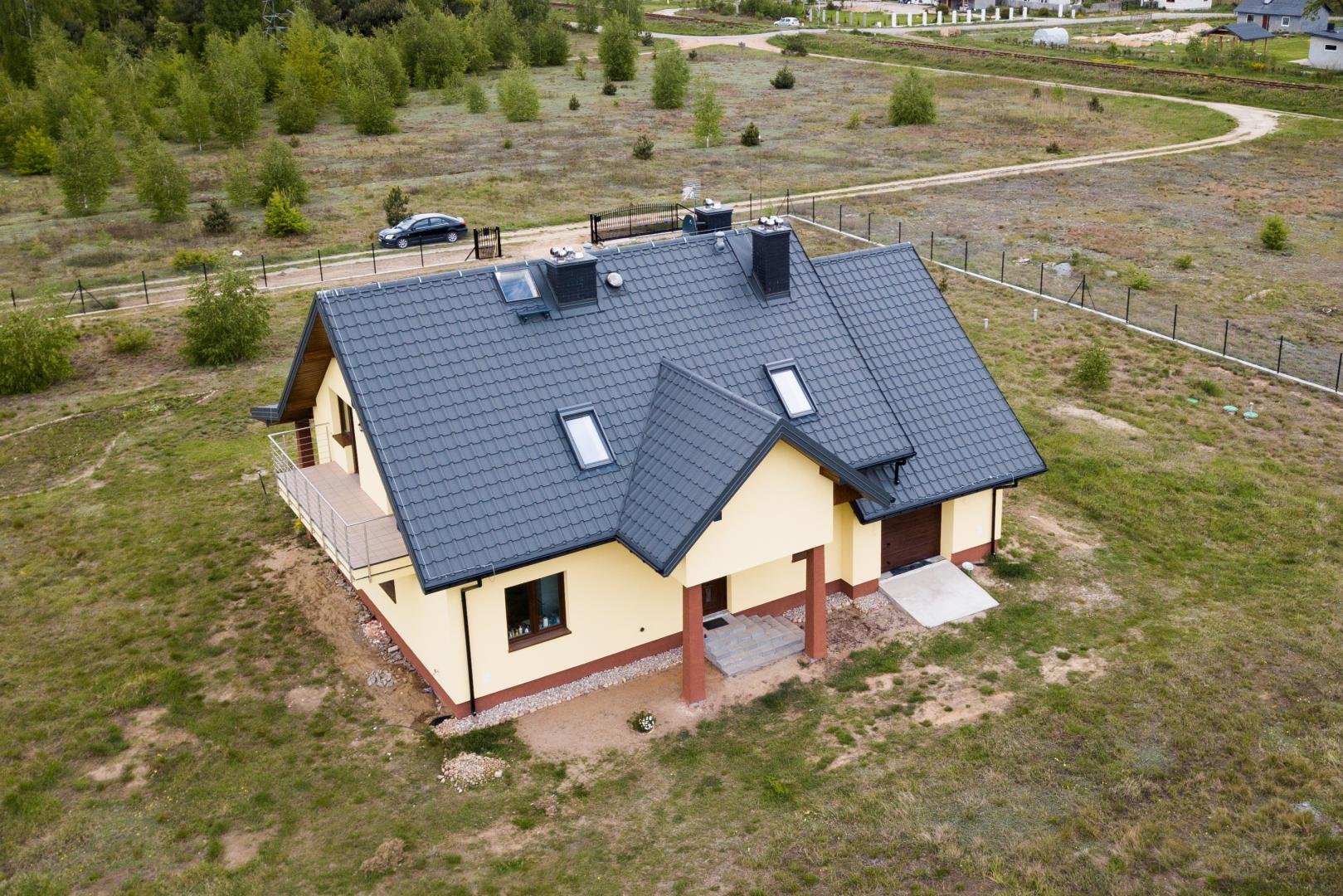 Różnica między procedurą standardową (pozwolenie na budowę) a uproszczoną (zgłoszenie)