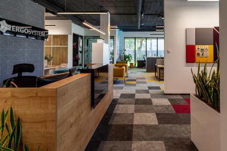 Rodzaje schodów wewnętrznych: żelbetowe, wspornikowe, dywanowe