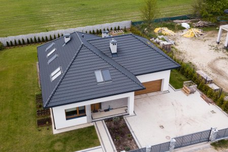 Duży dom parterowy – zalety i wady