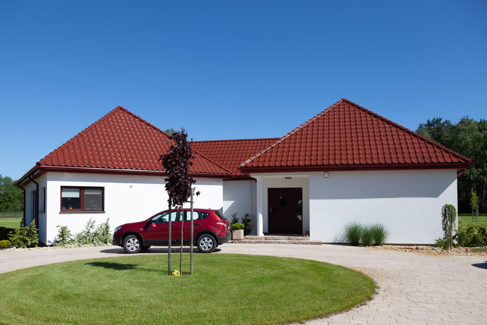 Projekt domu z dużym salonem – na co zwrócić uwagę?