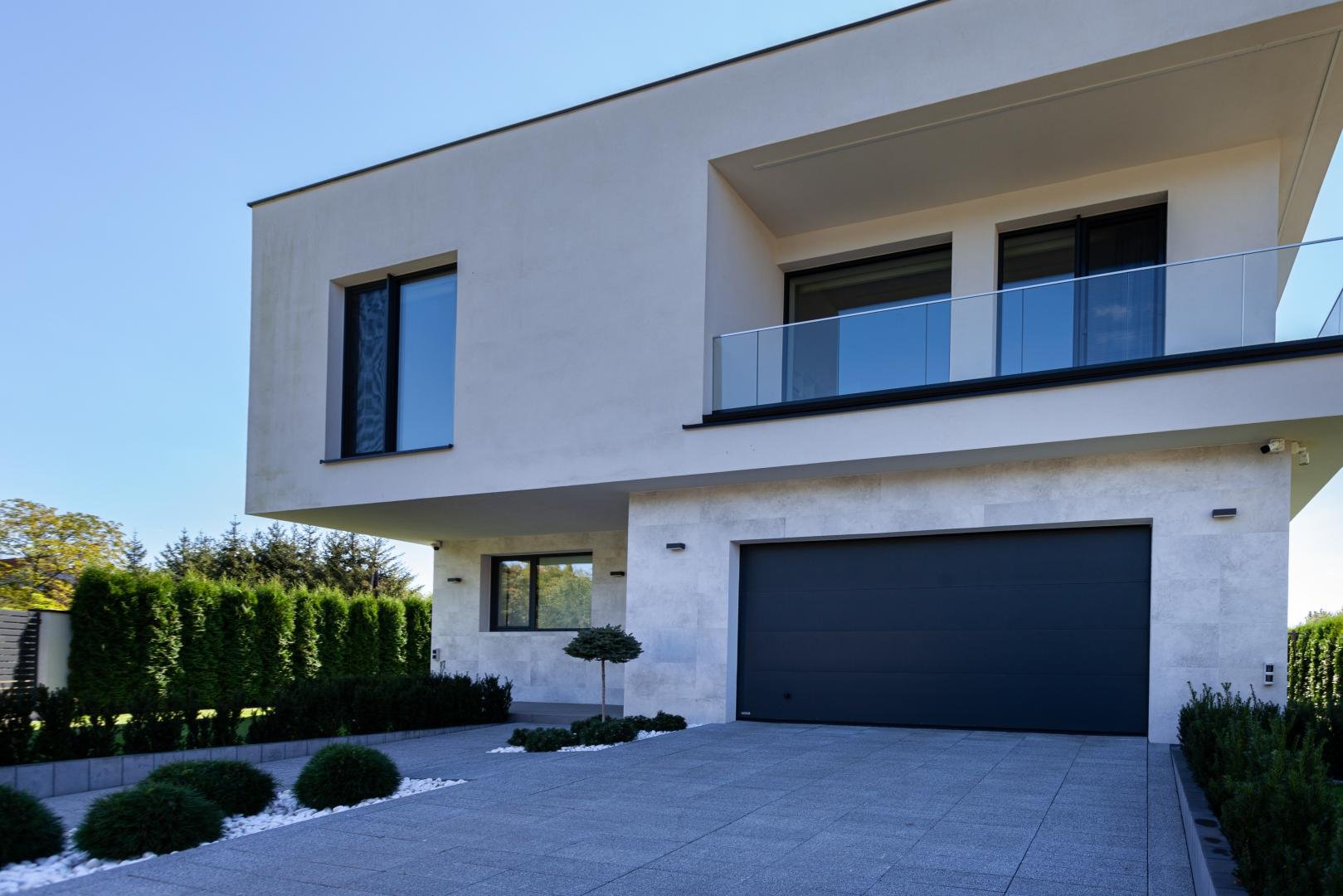 Projekty domów z dużą kuchnią – na co zwrócić uwagę przy wyborze?