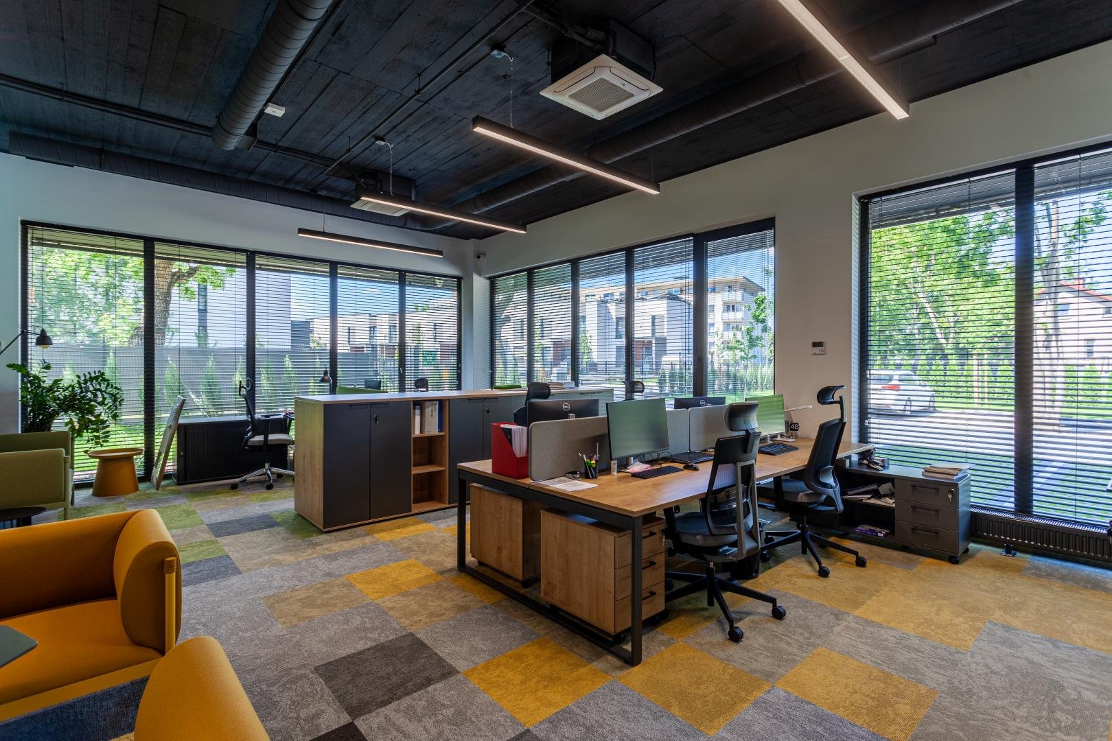 Ogrzewanie podłogowe w budynku biurowym