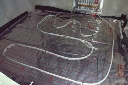 Ogrzewanie podłogowe czy tradycyjne grzejnikowe – zalety i wady