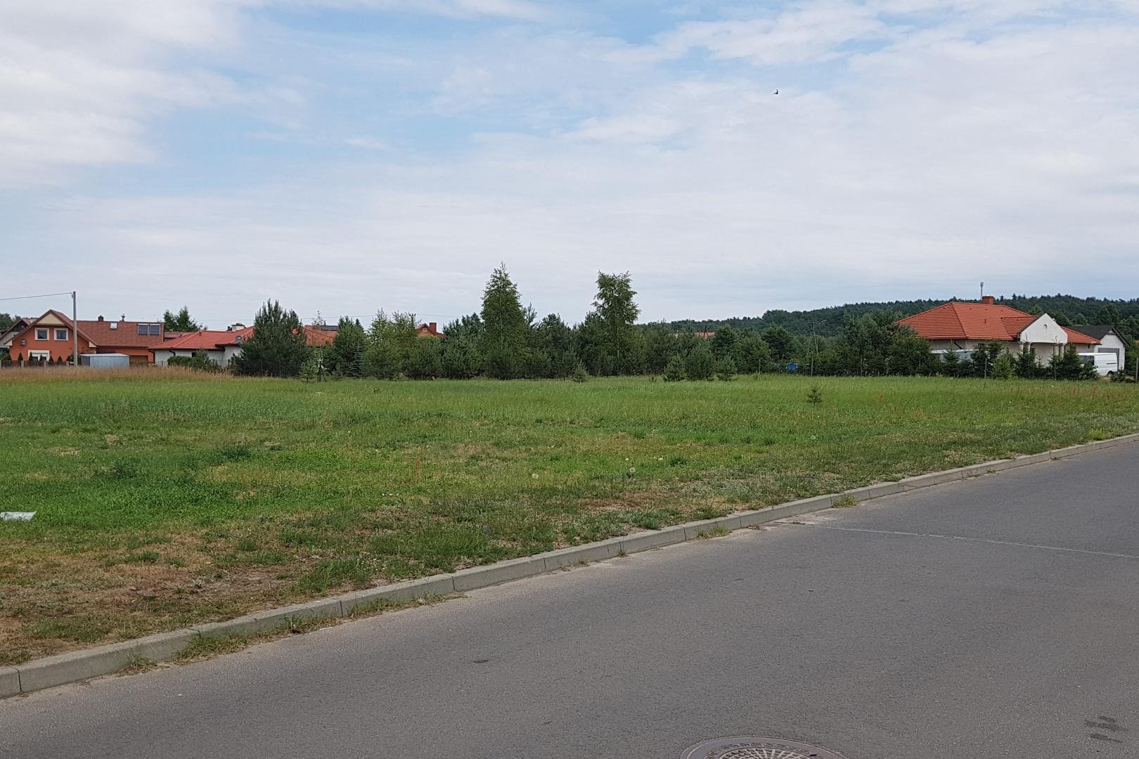 Jak kształtują się ceny działek w zależności od centrum danego miasta?