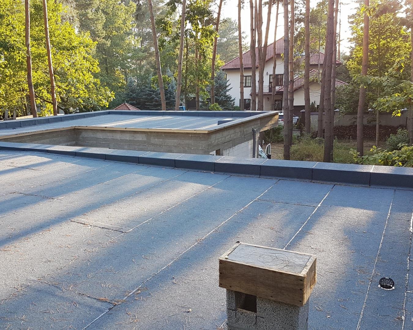 Ile kosztuje budowa domu piętrowego ze stropodachem?