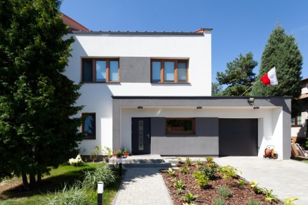 Dom piętrowy czy z poddaszem?