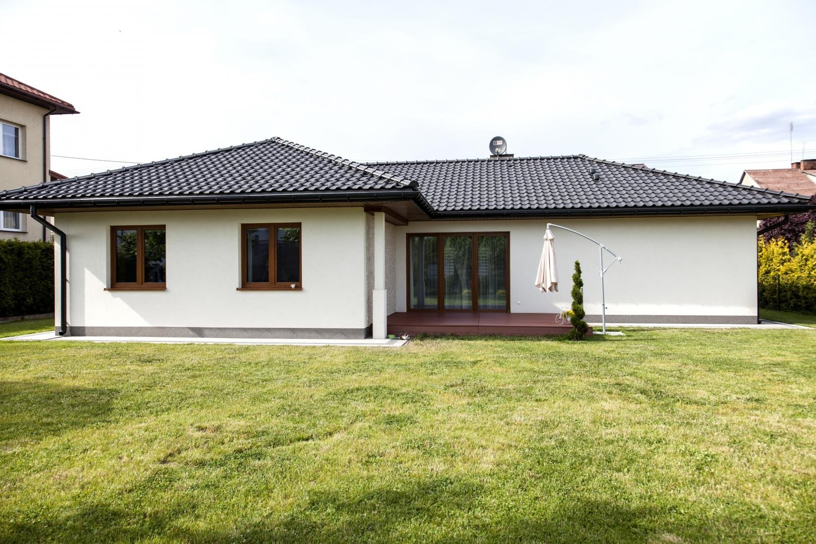 Jak usytuować dom na działce względem stron świata?