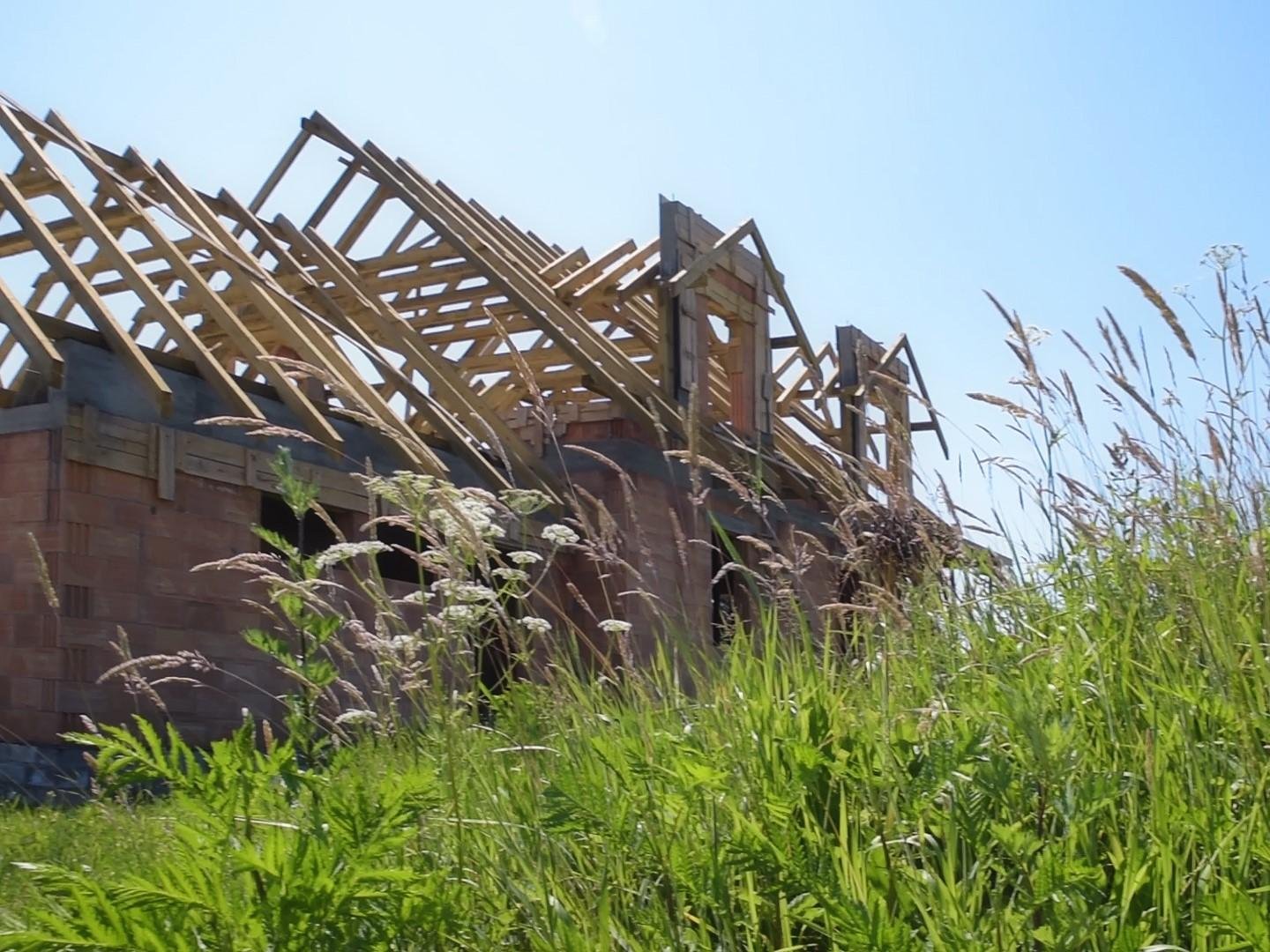 Podstawowe kroki w procesie budowy domu wielorodzinnego