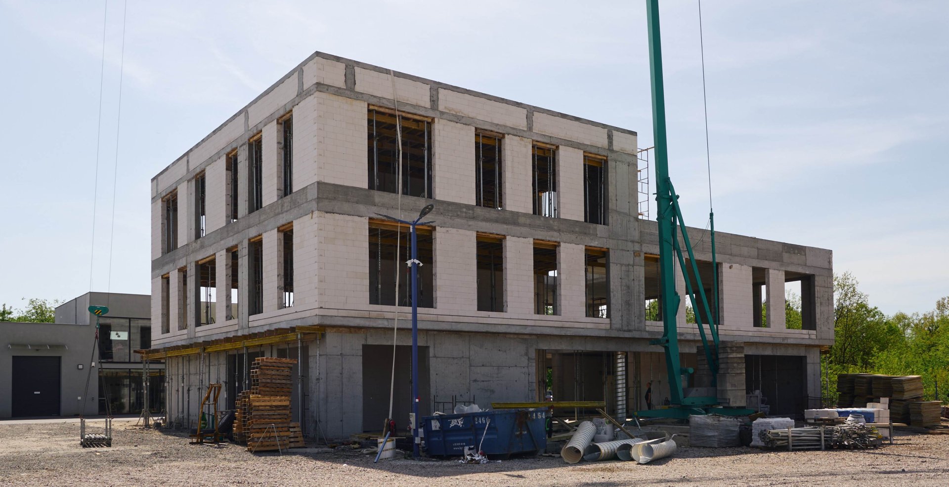 Drenaż wokół starego domu