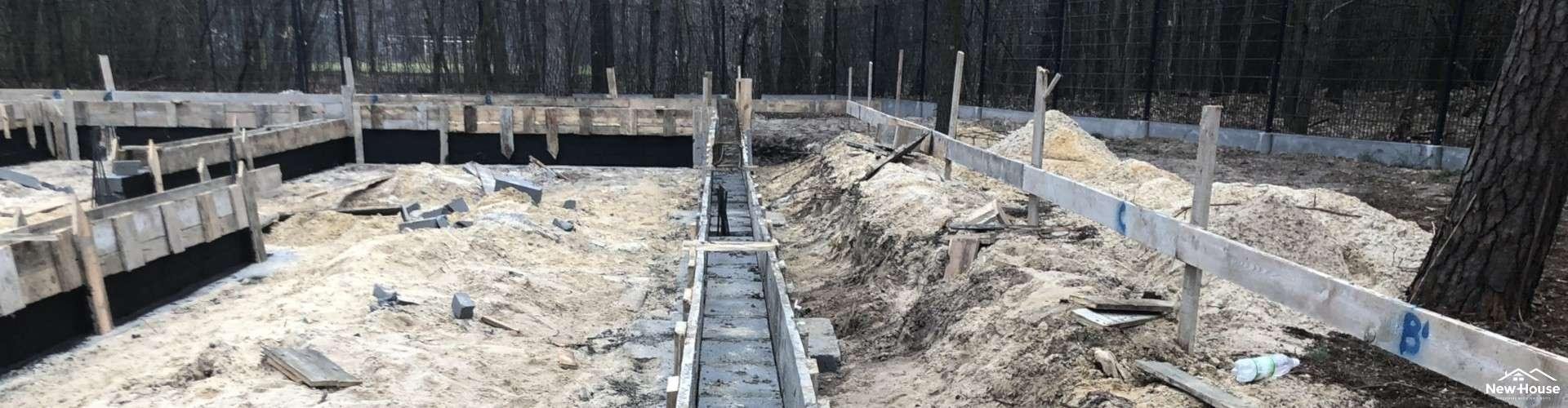 Podnoszenie poziomu gruntu przy budowie domu – zasadność, prawo i przepisy