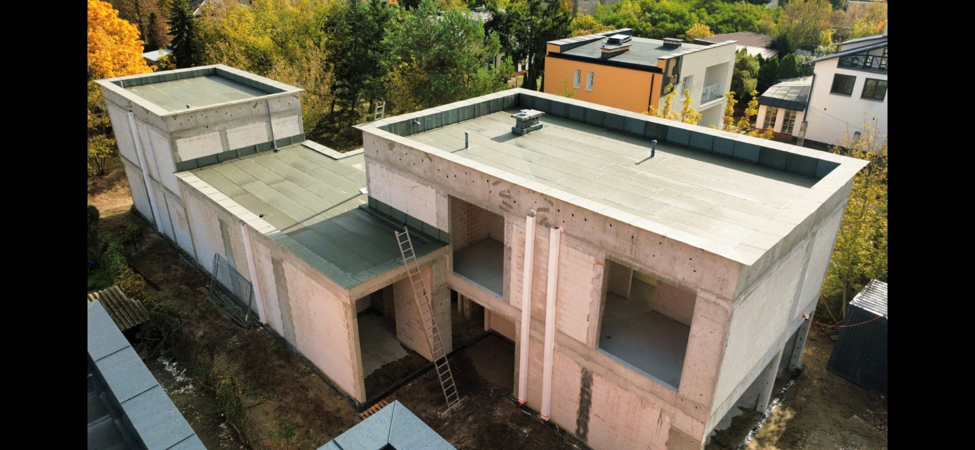 Dom w stanie surowym na wąską działkę w Warszawie