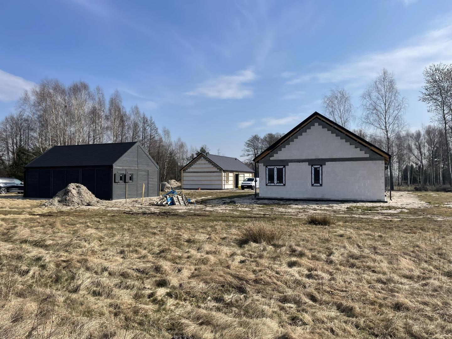 Dom, budynek gospodarczy i wiata garażowa - New-House