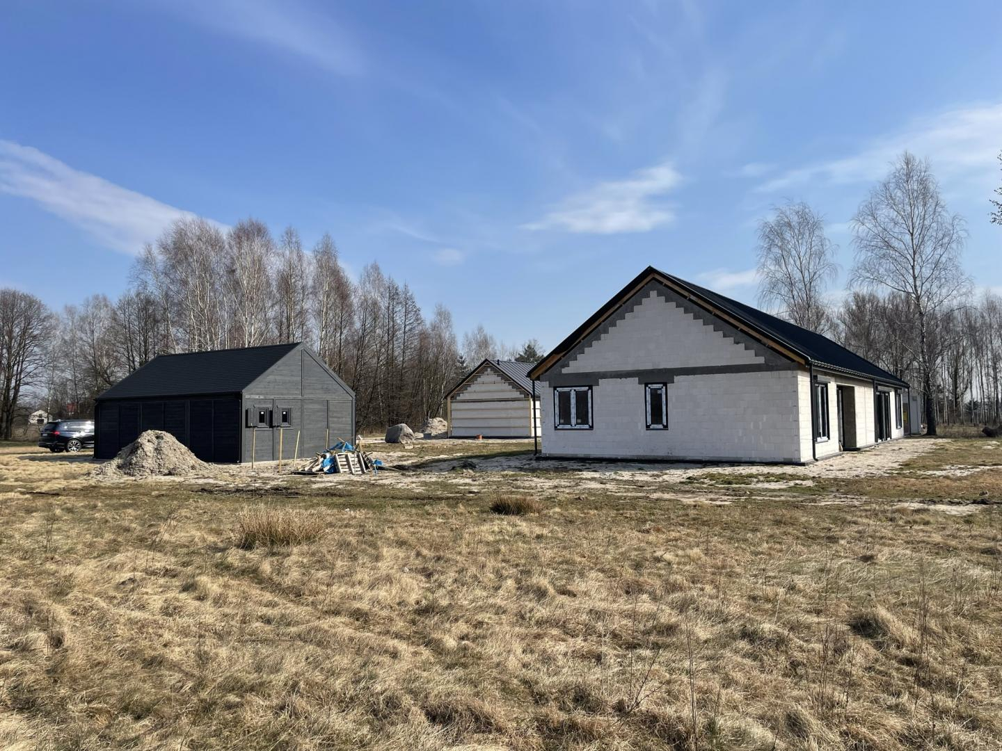 Dom, budynek gospodarczy i wiata garażowa - budowa New-House