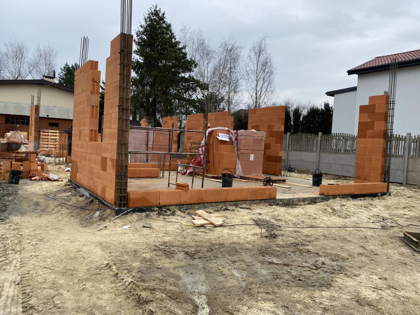 Budowa stanu surowego