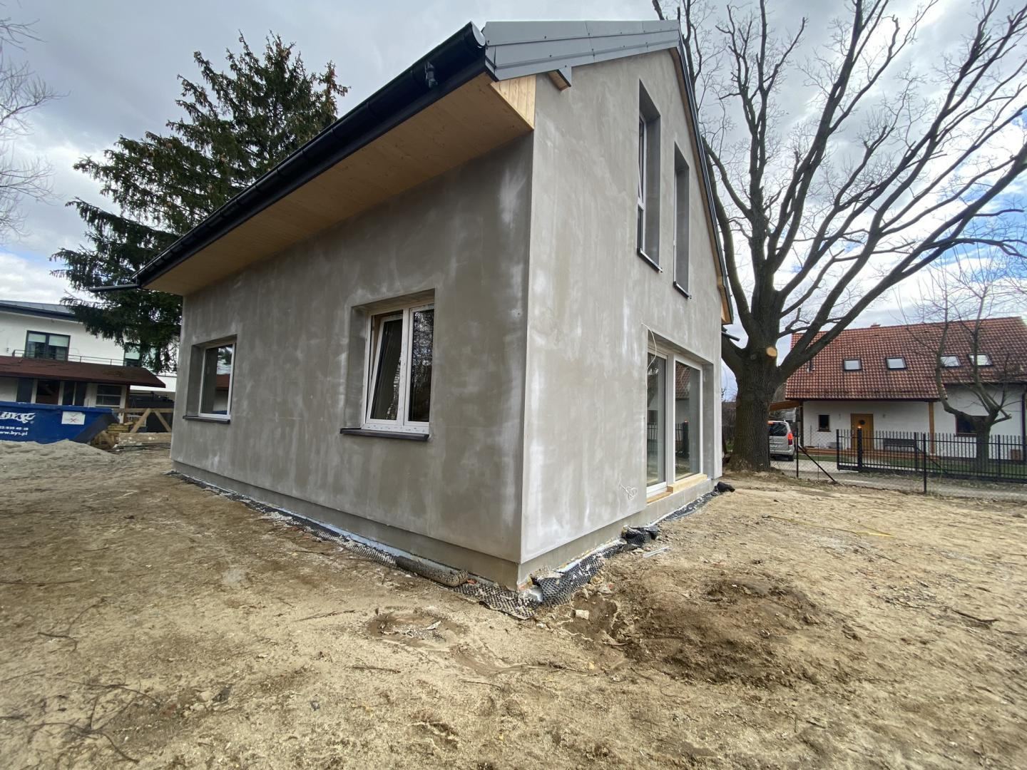 Elewacja „na szaro” z New-House