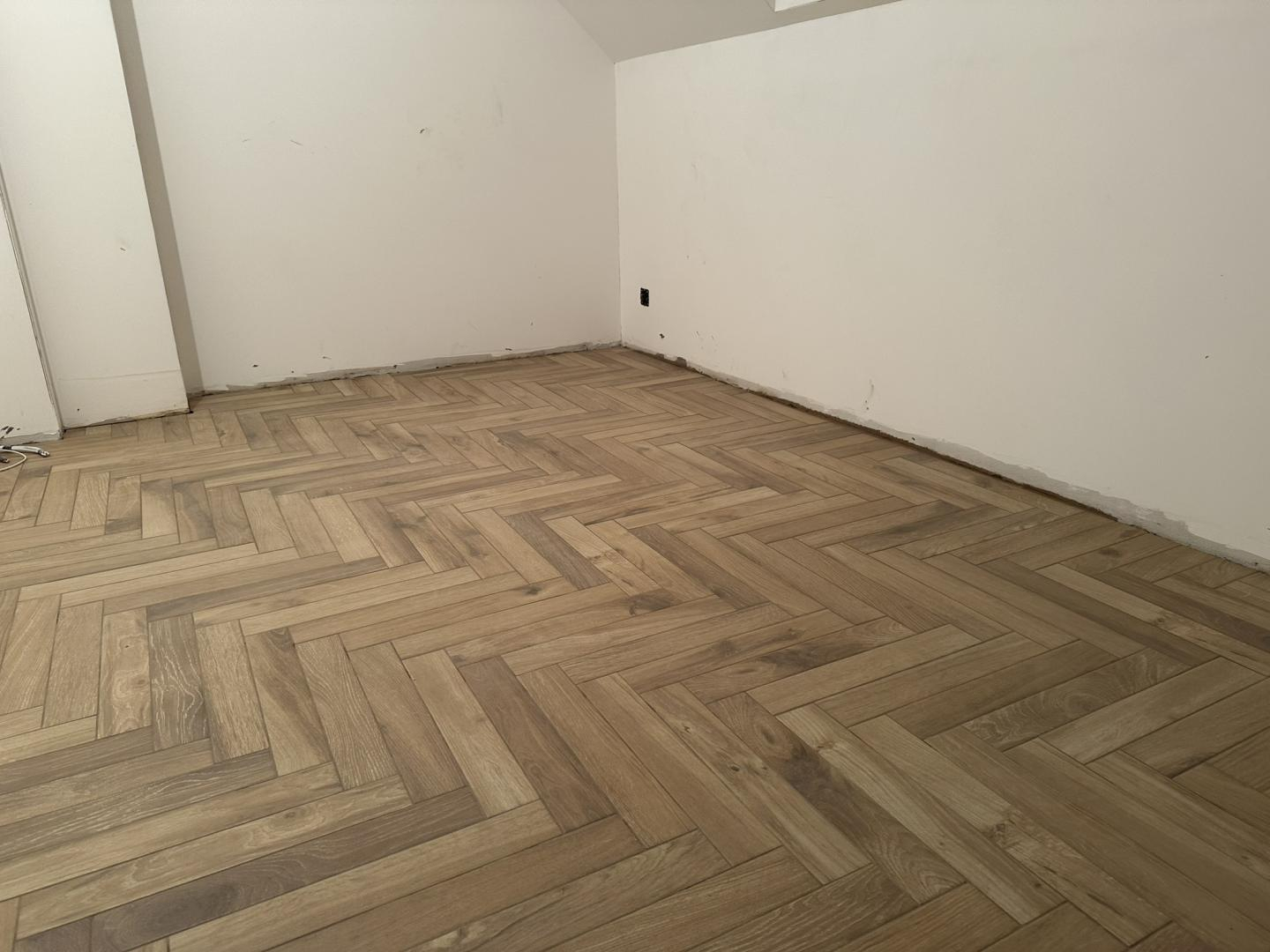 New-House - położenie terakoty - złoty dąb