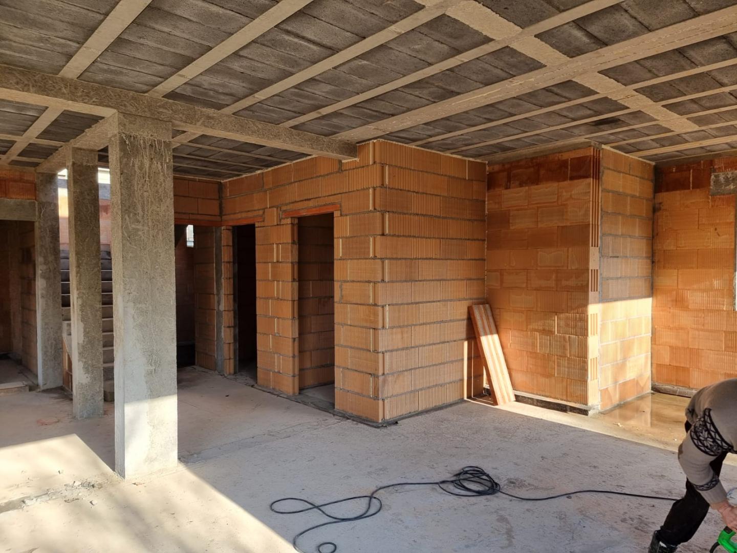 Wykonanie prac stanu surowego - New-House we Wrocławiu