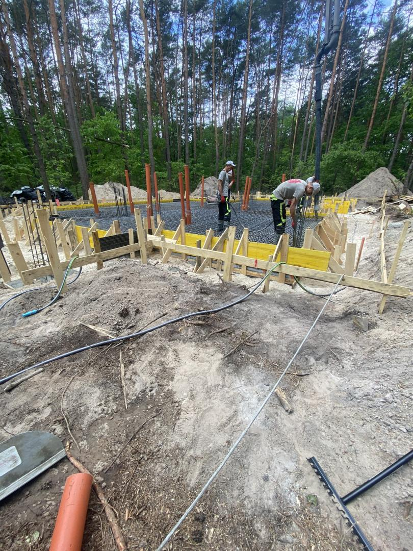 Betonowanie płyty fundamentowej