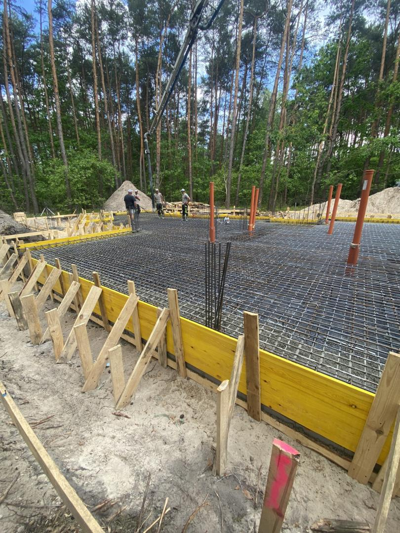 Betonowanie płyty fundamentowej