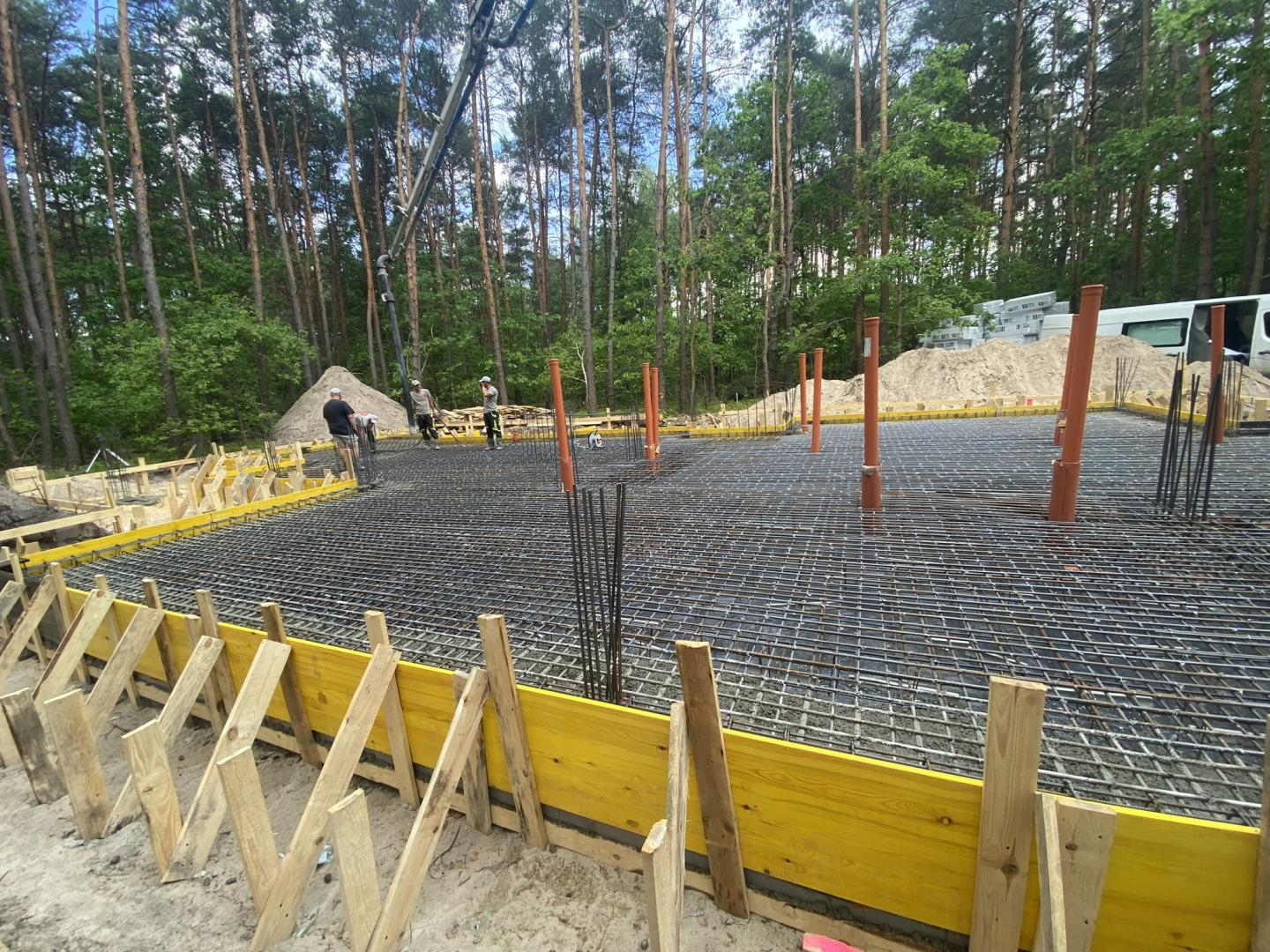 Betonowanie płyty fundamentowej