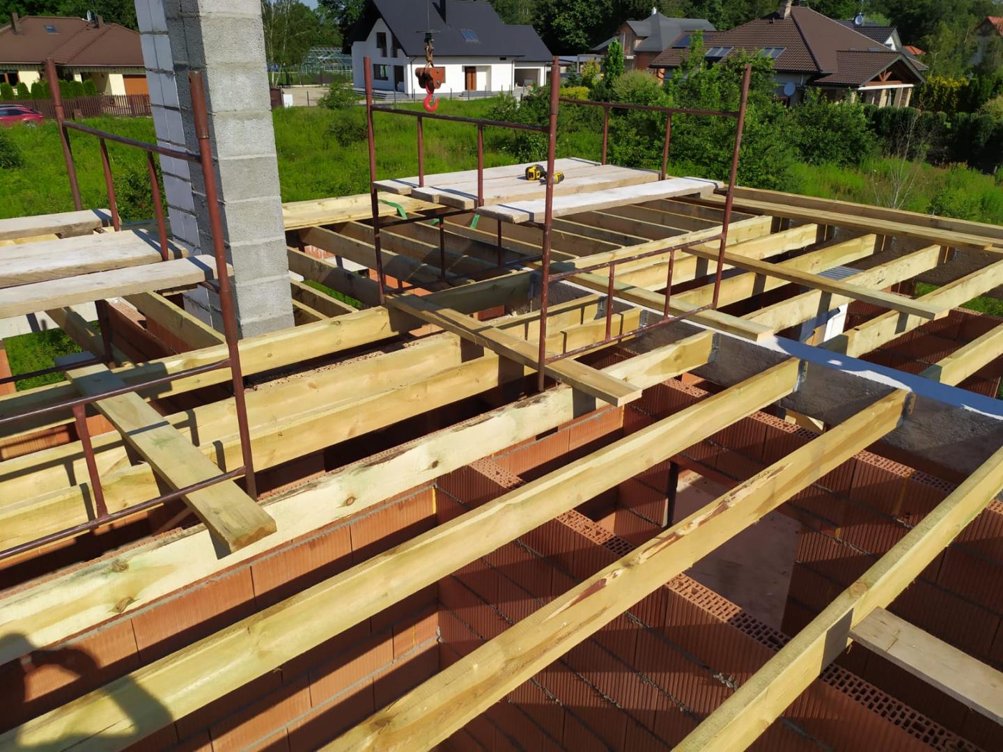 New-House - strop drewniany