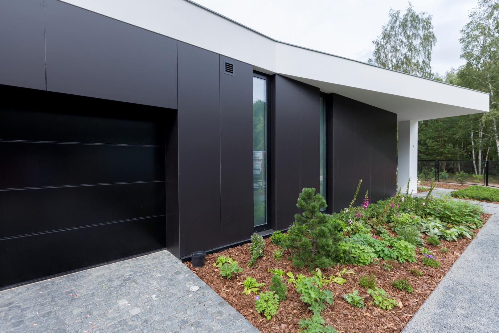 Garaż - dom nowoczesny