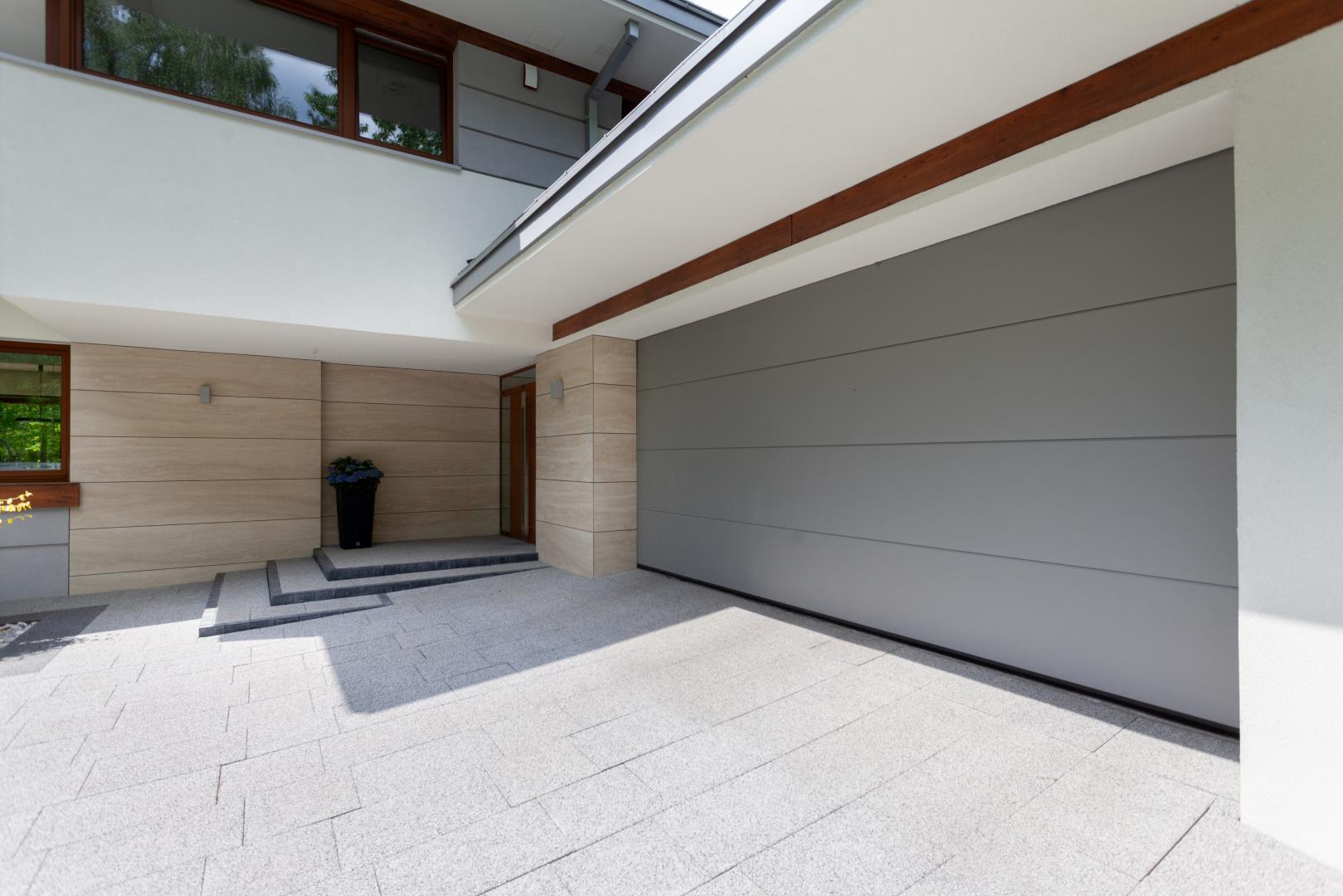 Garaż w projekcie Dom z widokiem wariant C